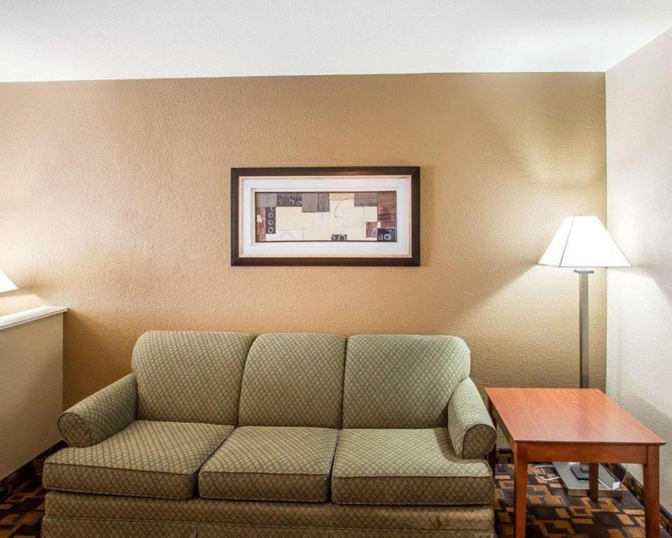 מאונט ג'ולייט Quality Inn & Suites מראה חיצוני תמונה