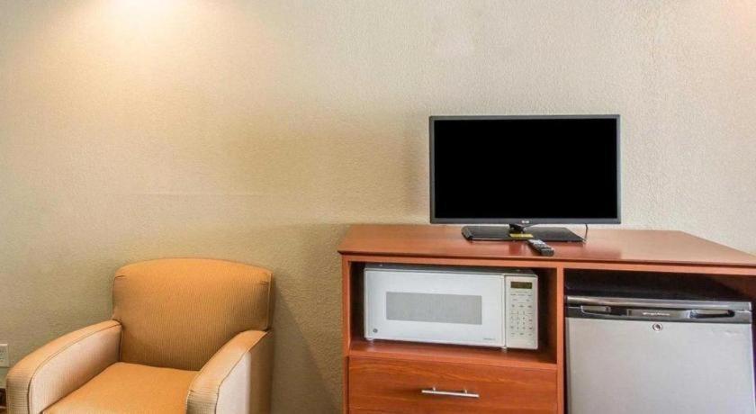 מאונט ג'ולייט Quality Inn & Suites מראה חיצוני תמונה